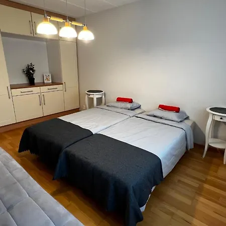 Cozy Corner, A Stylish Two-story - Free Parking & Wifi *
