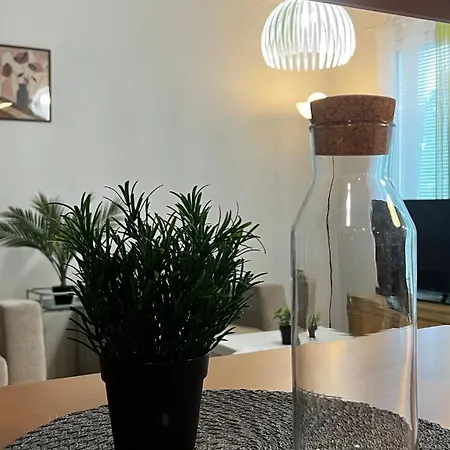 Cozy Corner, A Stylish Two-story - Free Parking & Wifi דירה