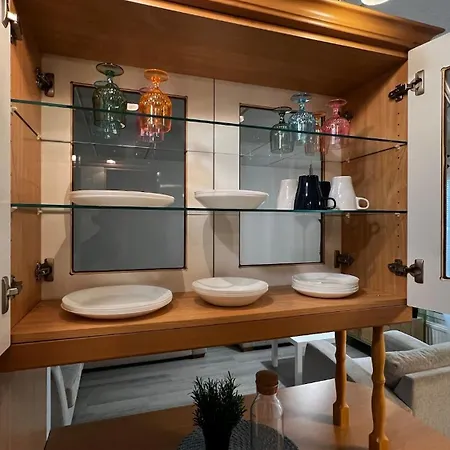Cozy Corner, A Stylish Two-story - Free Parking & Wifi קמי