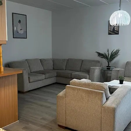 Cozy Corner, A Stylish Two-story - Free Parking & Wifi