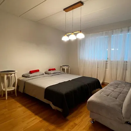 Cozy Corner, A Stylish Two-story - Free Parking & Wifi *