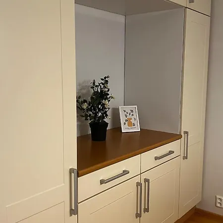 Cozy Corner, A Stylish Two-story - Free Parking & Wifi דירה