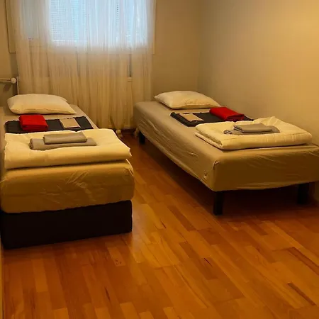 Cozy Corner, A Stylish Two-story - Free Parking & Wifi דירה